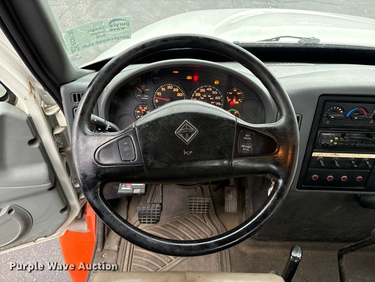 image for item EC8130 2006 International 4300 flatbed truck