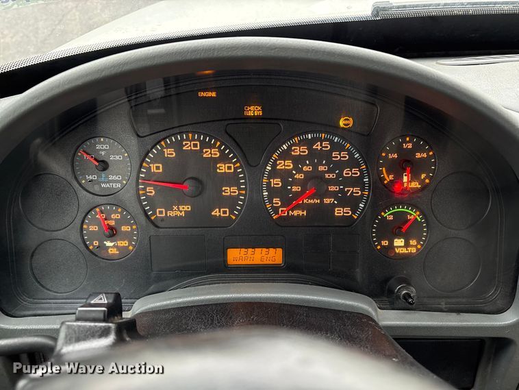 image for item EC8130 2006 International 4300 flatbed truck