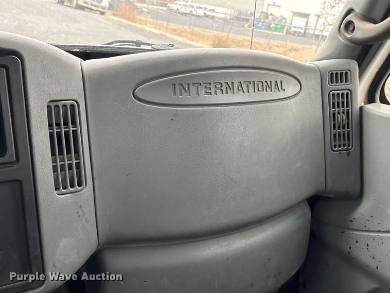 image for item EC8130 2006 International 4300 flatbed truck