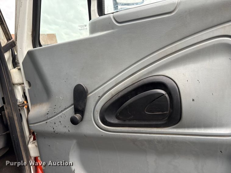 image for item EC8130 2006 International 4300 flatbed truck