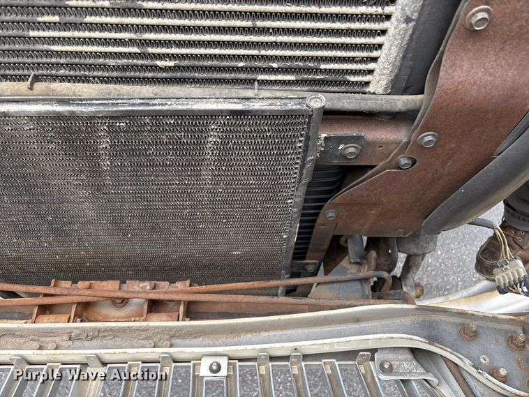 image for item EC8130 2006 International 4300 flatbed truck