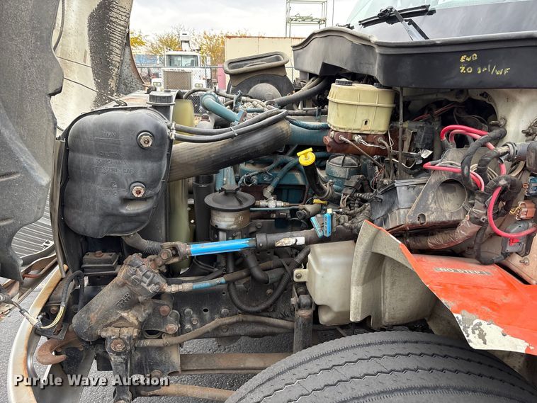 image for item EC8130 2006 International 4300 flatbed truck