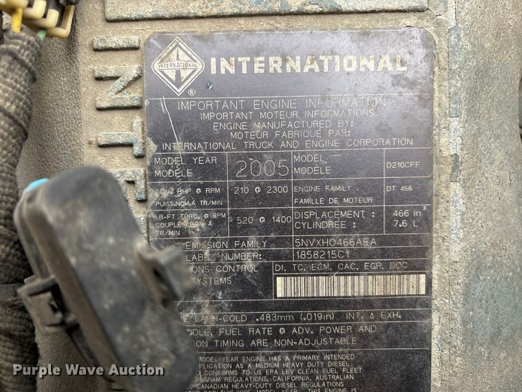 image for item EC8130 2006 International 4300 flatbed truck