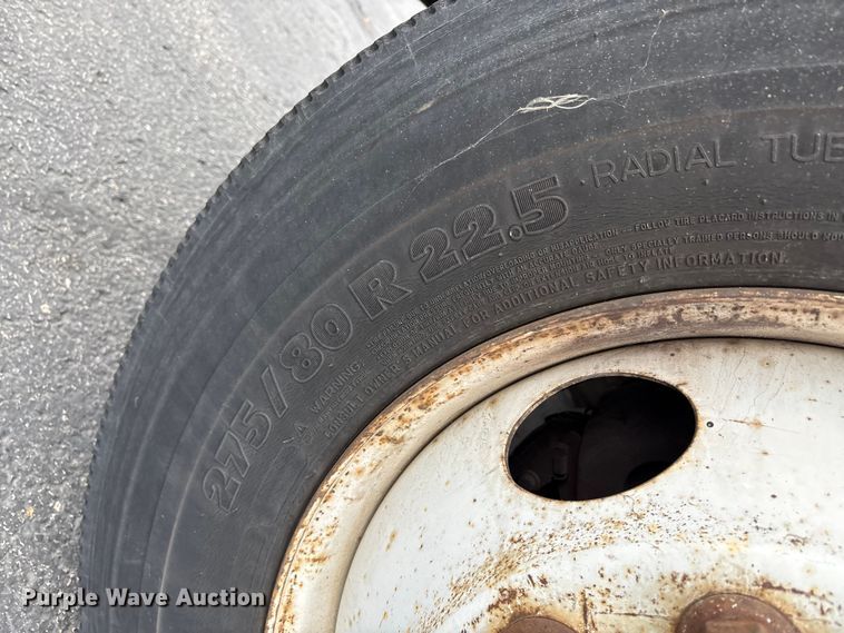 image for item EC8130 2006 International 4300 flatbed truck