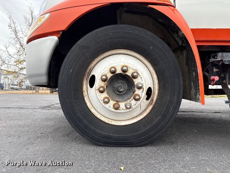 image for item EC8130 2006 International 4300 flatbed truck