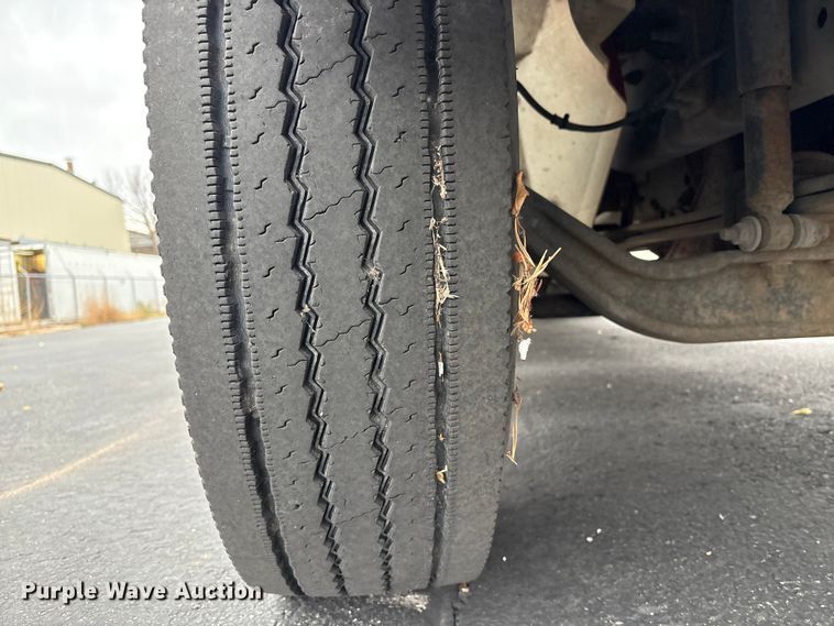 image for item EC8130 2006 International 4300 flatbed truck