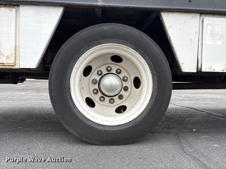 image for item EC8130 2006 International 4300 flatbed truck