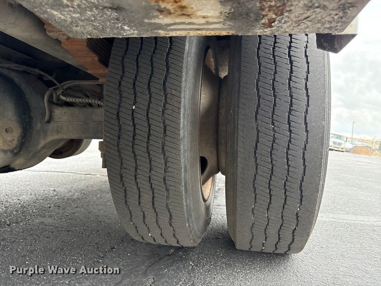 image for item EC8130 2006 International 4300 flatbed truck