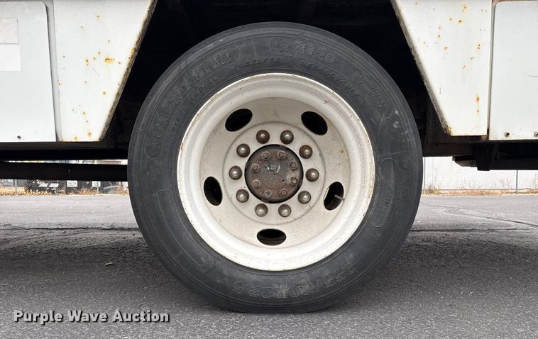 image for item EC8130 2006 International 4300 flatbed truck