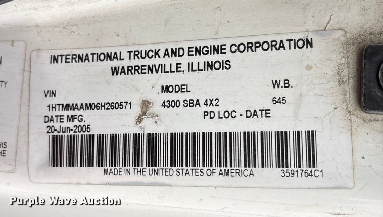 image for item EC8130 2006 International 4300 flatbed truck