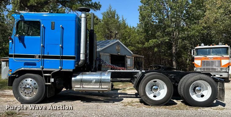 image for item ED2269 1978 Kenworth K100C semi truck