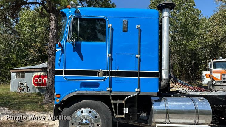 image for item ED2269 1978 Kenworth K100C semi truck