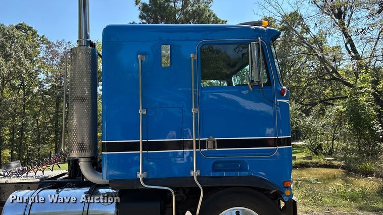 image for item ED2269 1978 Kenworth K100C semi truck