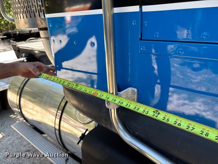 image for item ED2269 1978 Kenworth K100C semi truck