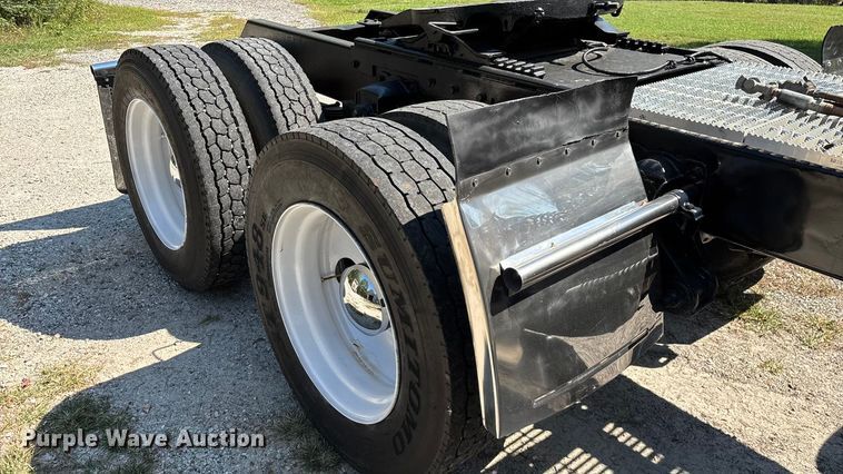 image for item ED2269 1978 Kenworth K100C semi truck