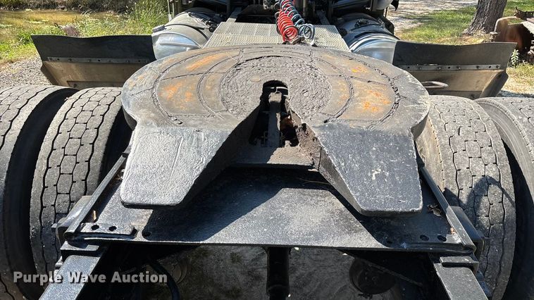 image for item ED2269 1978 Kenworth K100C semi truck