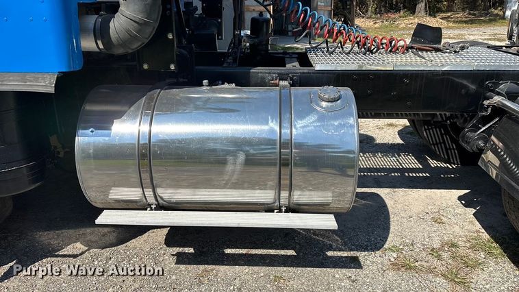 image for item ED2269 1978 Kenworth K100C semi truck