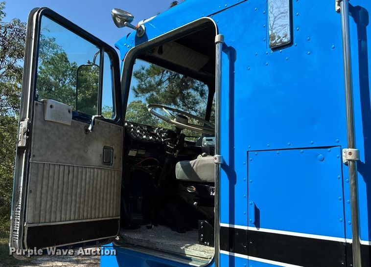 image for item ED2269 1978 Kenworth K100C semi truck