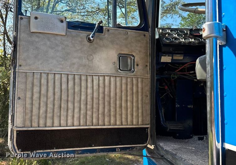 image for item ED2269 1978 Kenworth K100C semi truck