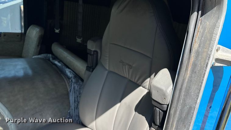 image for item ED2269 1978 Kenworth K100C semi truck