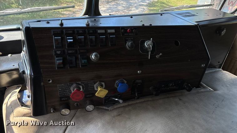 image for item ED2269 1978 Kenworth K100C semi truck