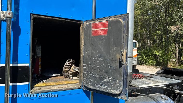 image for item ED2269 1978 Kenworth K100C semi truck