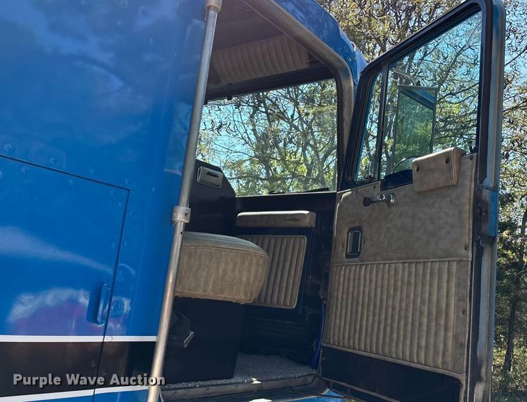 image for item ED2269 1978 Kenworth K100C semi truck