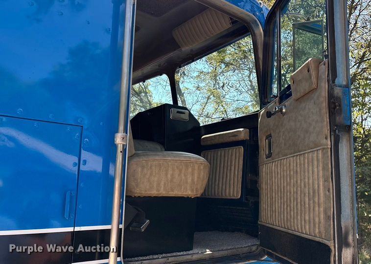 image for item ED2269 1978 Kenworth K100C semi truck