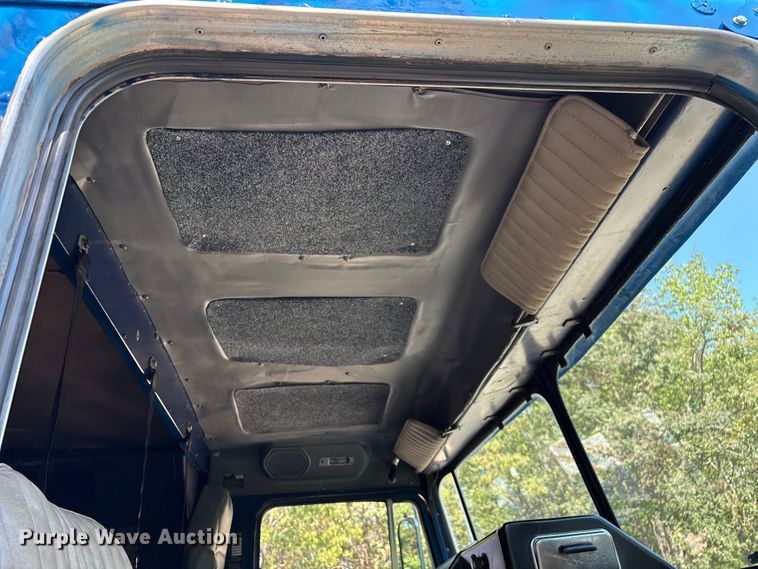 image for item ED2269 1978 Kenworth K100C semi truck