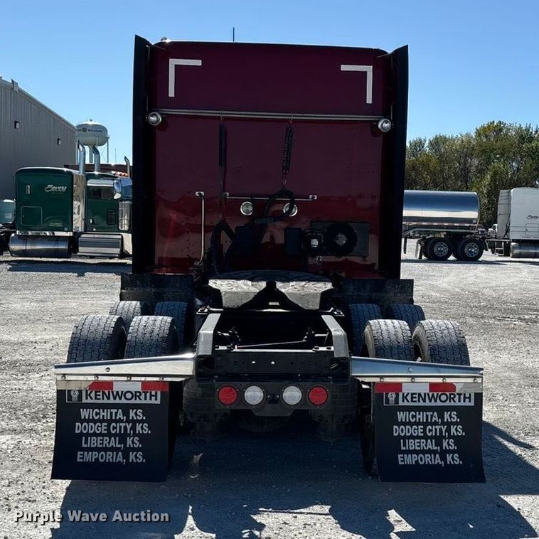 image for item ED2317 2021 Kenworth T680 semi truck