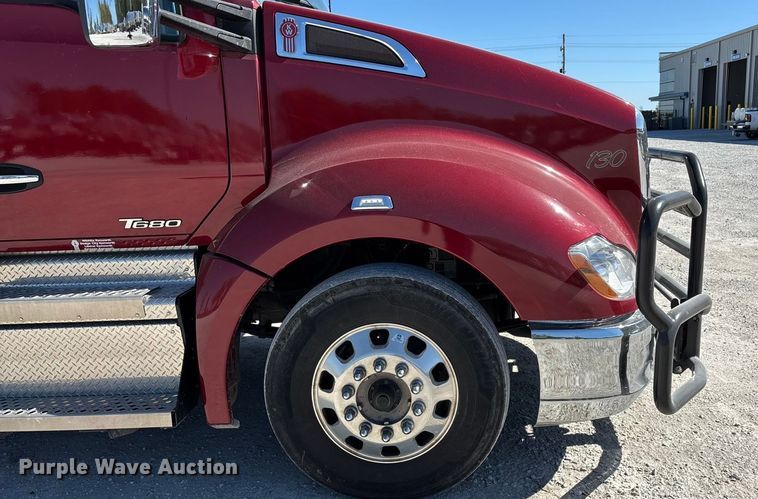 image for item ED2317 2021 Kenworth T680 semi truck