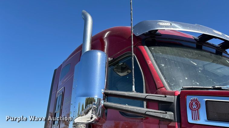image for item ED2317 2021 Kenworth T680 semi truck