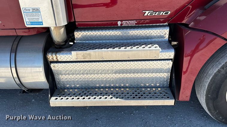 image for item ED2317 2021 Kenworth T680 semi truck