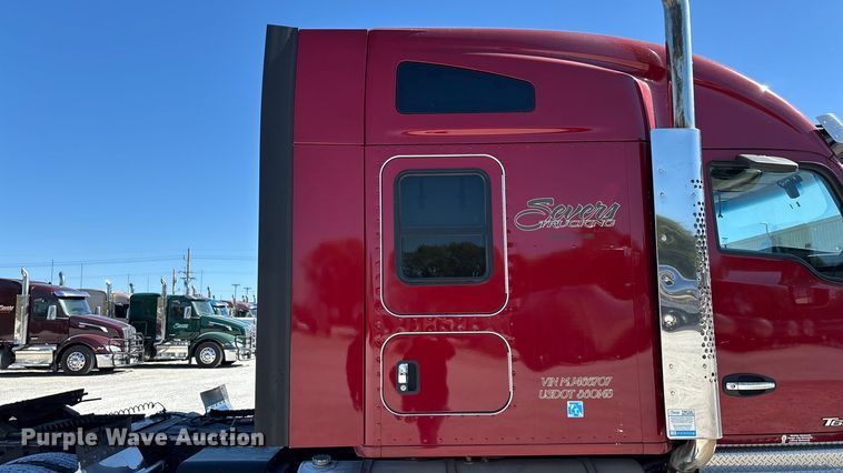 image for item ED2317 2021 Kenworth T680 semi truck