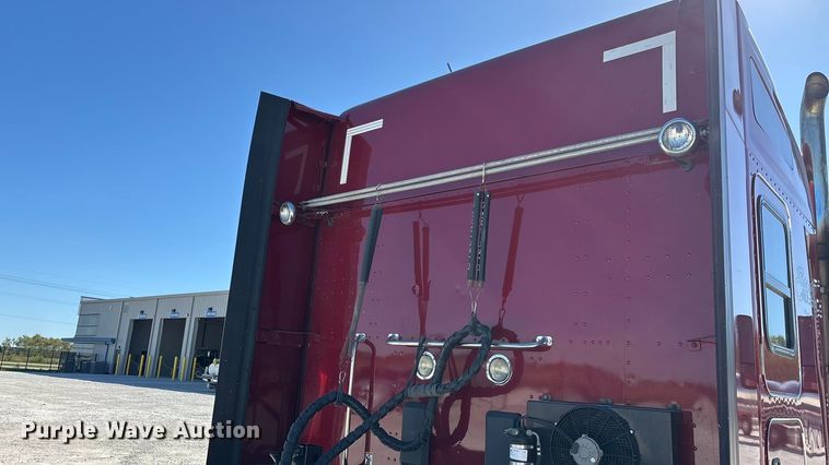 image for item ED2317 2021 Kenworth T680 semi truck