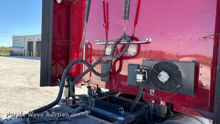 image for item ED2317 2021 Kenworth T680 semi truck