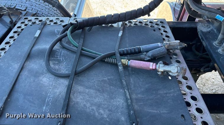 image for item ED2317 2021 Kenworth T680 semi truck