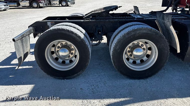 image for item ED2317 2021 Kenworth T680 semi truck