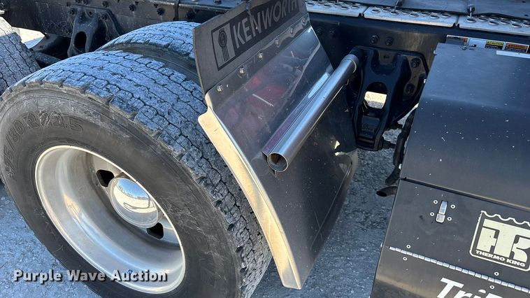 image for item ED2317 2021 Kenworth T680 semi truck