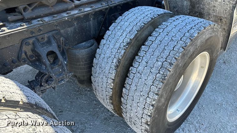 image for item ED2317 2021 Kenworth T680 semi truck