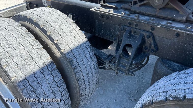 image for item ED2317 2021 Kenworth T680 semi truck