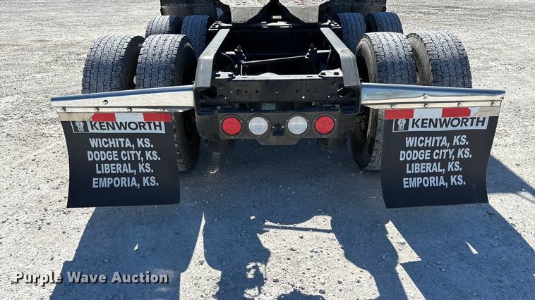 image for item ED2317 2021 Kenworth T680 semi truck