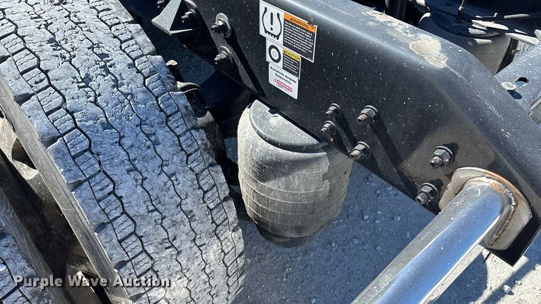 image for item ED2317 2021 Kenworth T680 semi truck