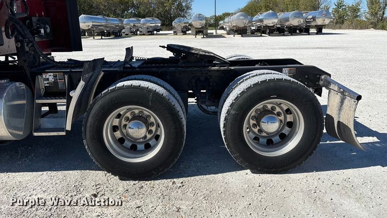 image for item ED2317 2021 Kenworth T680 semi truck