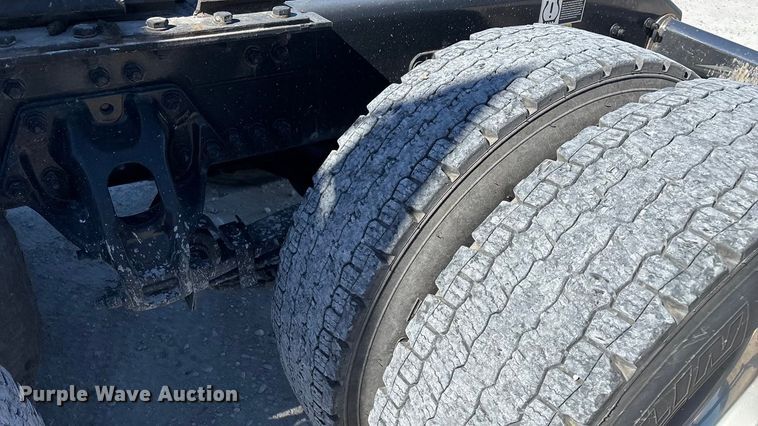 image for item ED2317 2021 Kenworth T680 semi truck