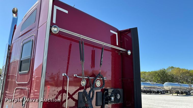image for item ED2317 2021 Kenworth T680 semi truck