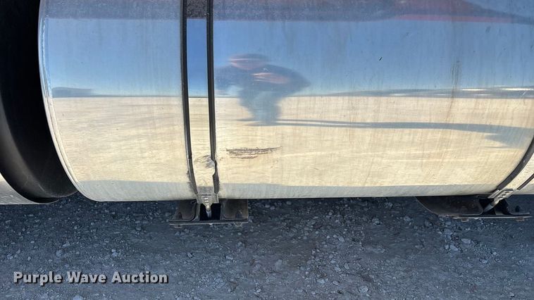 image for item ED2317 2021 Kenworth T680 semi truck