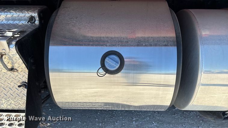 image for item ED2317 2021 Kenworth T680 semi truck