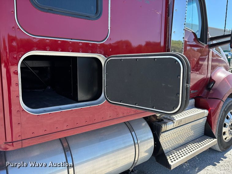 image for item ED2317 2021 Kenworth T680 semi truck