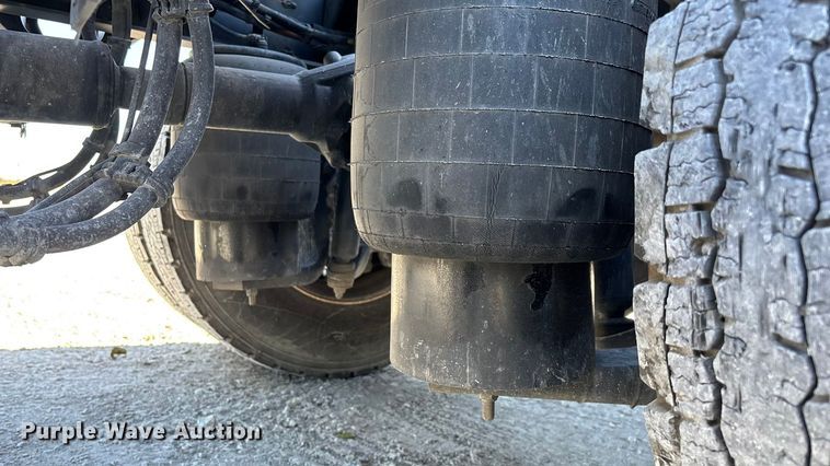 image for item ED2317 2021 Kenworth T680 semi truck